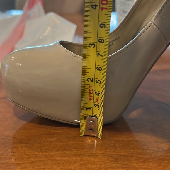 Guess beige pumps with platform size 8 - Picture 10 of 10